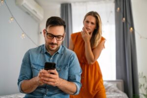 How to Spy on Your Boyfriend’s Instagram